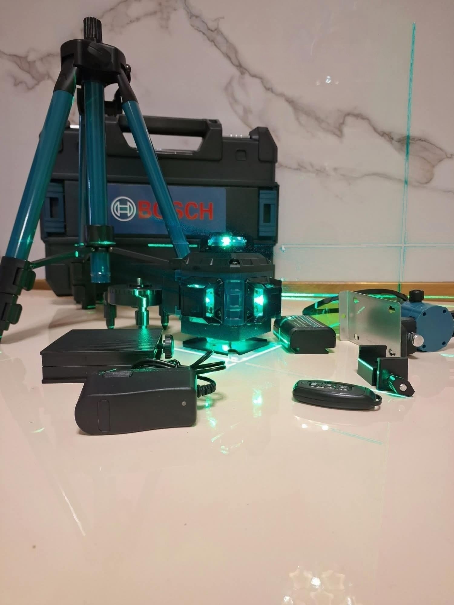 niveau laser bosch 4D 16line - الصورة 5